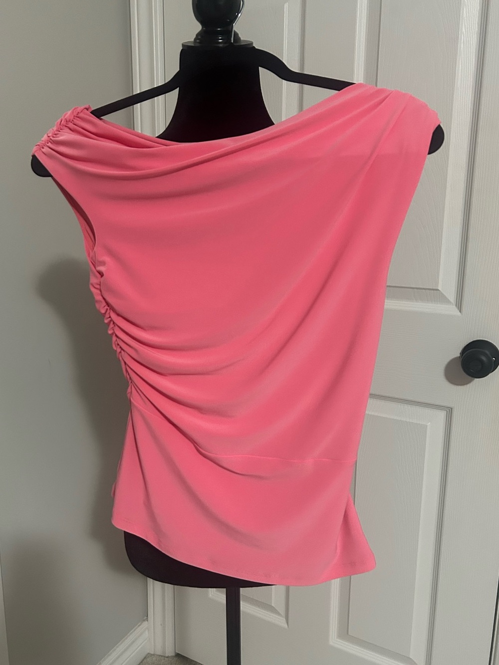 Aritzia One-Shoulder Ruched Tank in Coral Pink - Picture 4 of 7